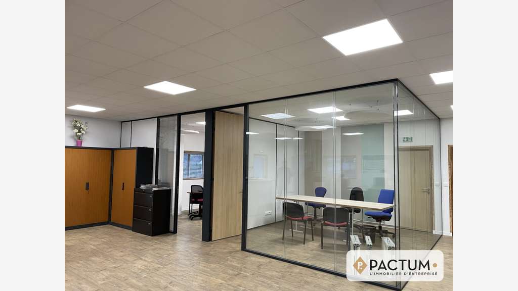 Local d'activité indépendant 600 m² à Écouflant 