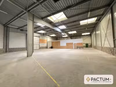 Local d'activité indépendant 600 m² à Écouflant 