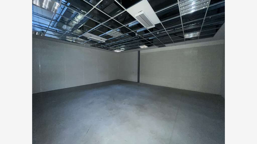 Local 2486m² à louer à Élancourt ZAC Clé St Pierre