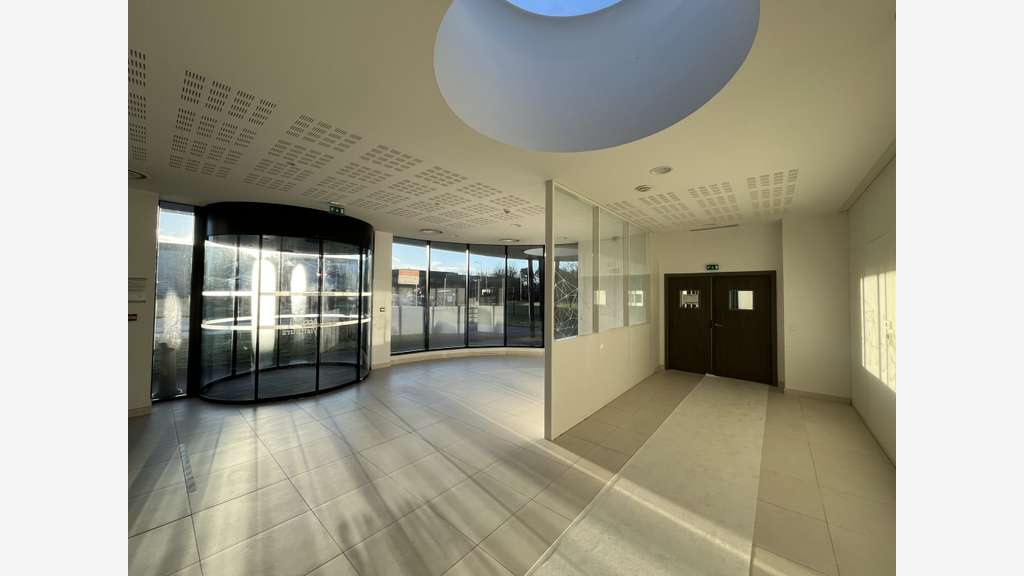 Local 2486m² à louer à Élancourt ZAC Clé St Pierre