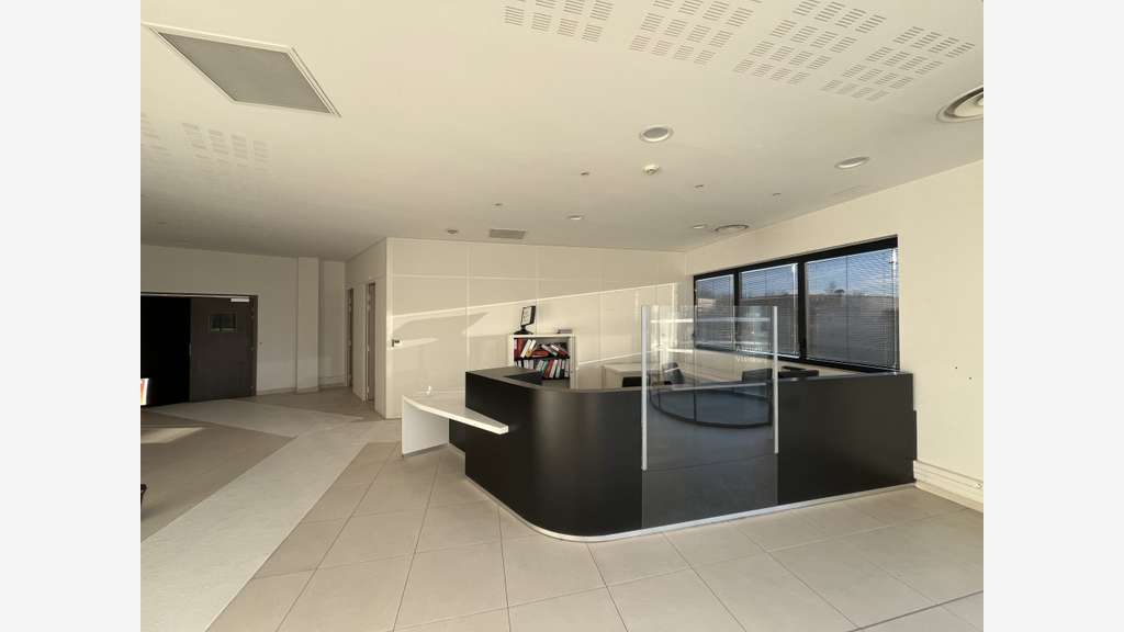 Local 2486m² à louer à Élancourt ZAC Clé St Pierre
