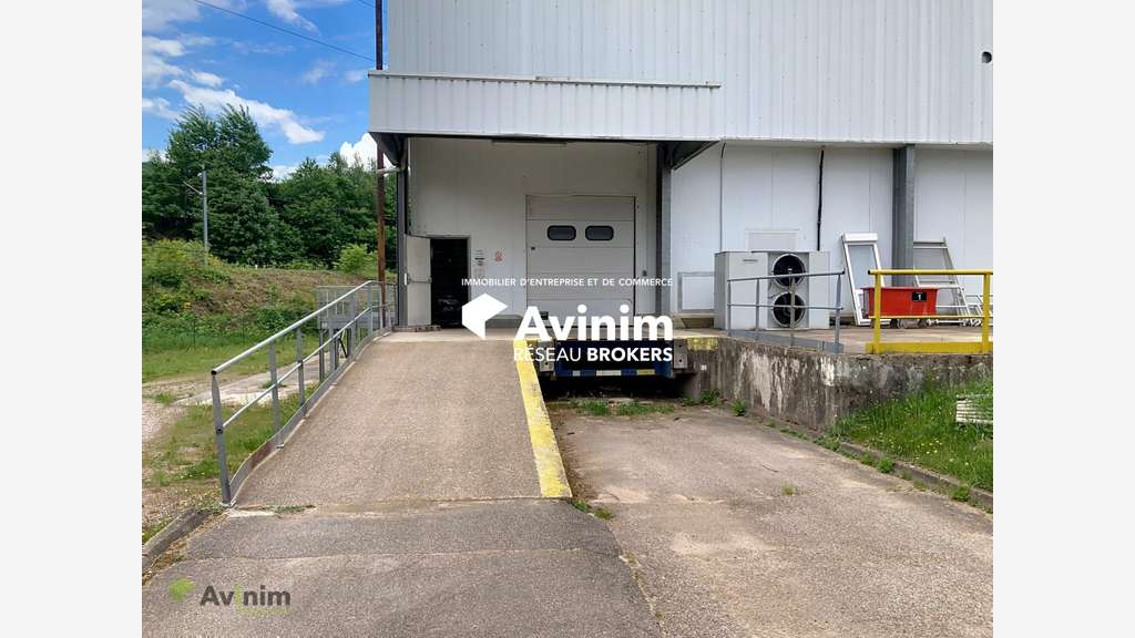 A louer local de stockage 1392m² Éloyes ZI Plaine