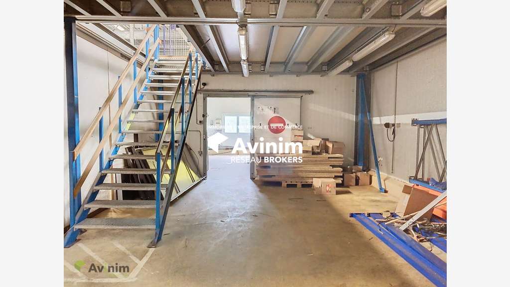 A louer local de stockage 1392m² Éloyes ZI Plaine