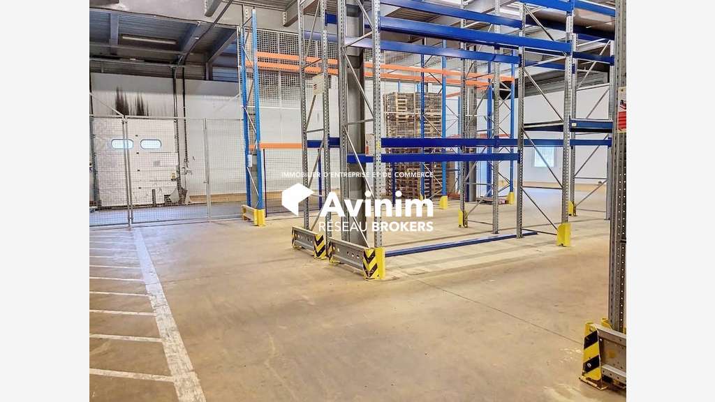 A louer local de stockage 1392m² Éloyes ZI Plaine