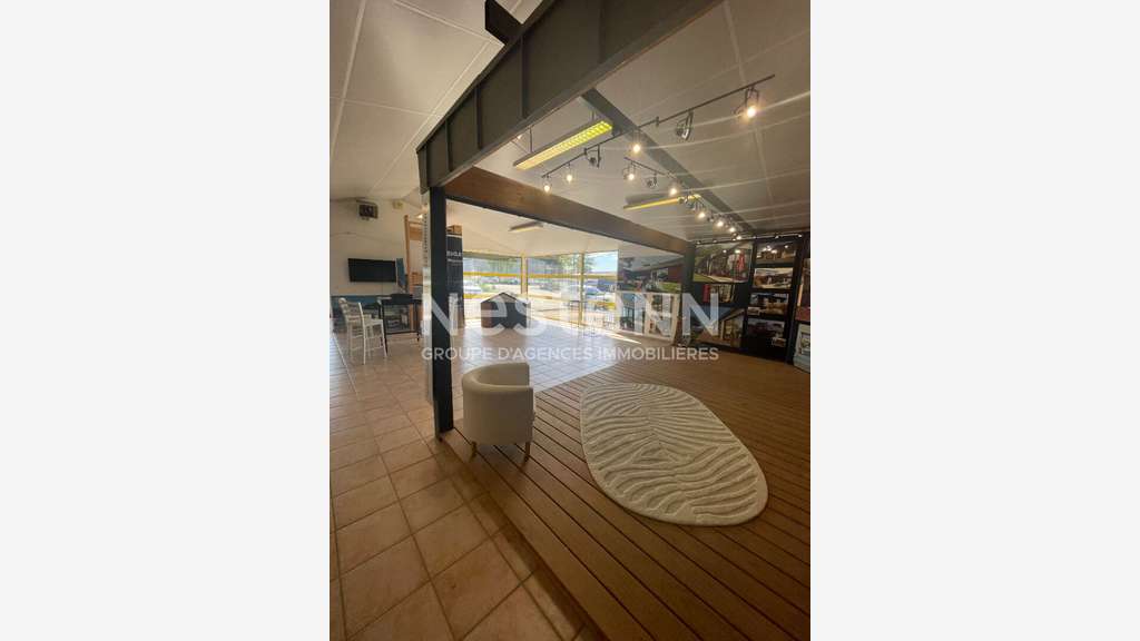 Local d'activité 326m² à louer à Elven RN165