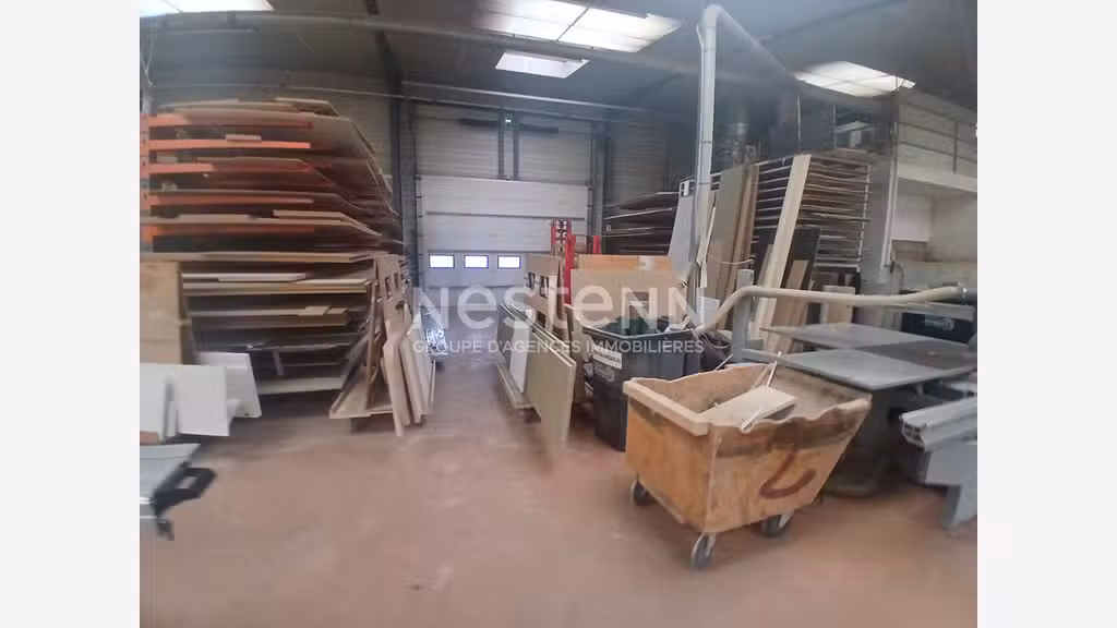 A louer local d'activité 950m² avec quai à Vannes