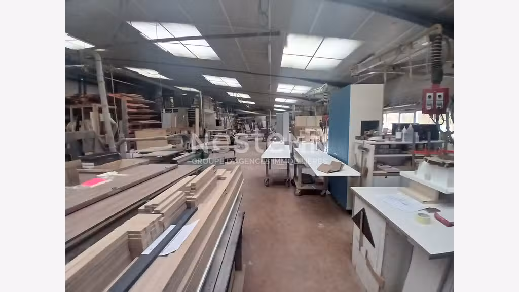 A louer local d'activité 950m² avec quai à Vannes