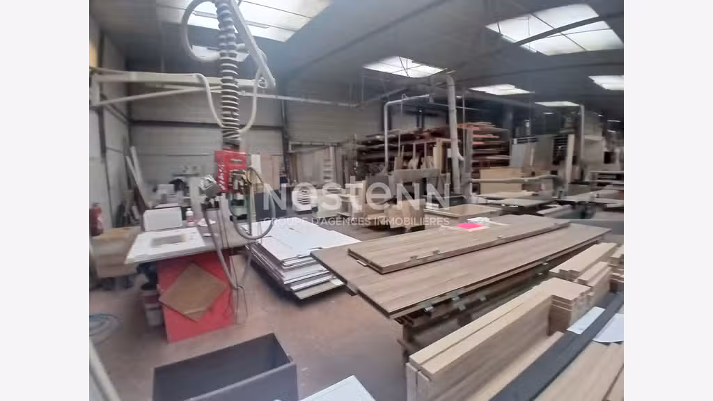 A louer local d'activité 950m² avec quai à Vannes