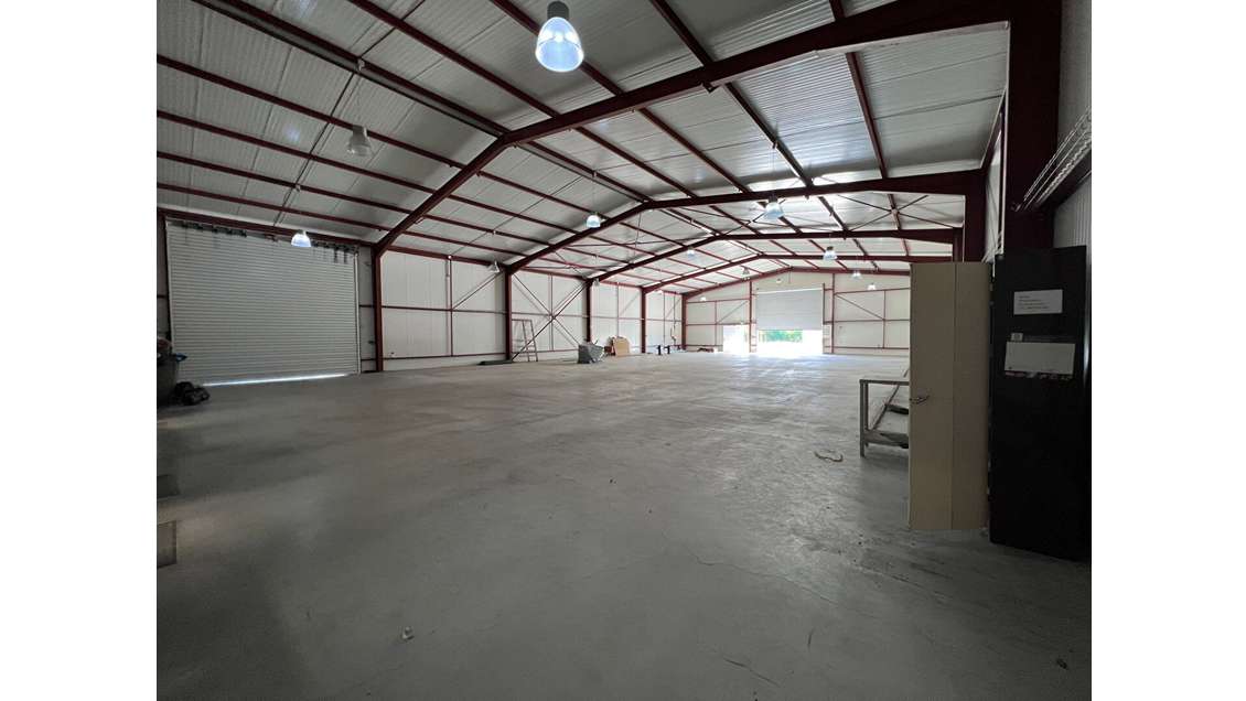 Loue local d'activité de 650m² à Chemille en Anjou