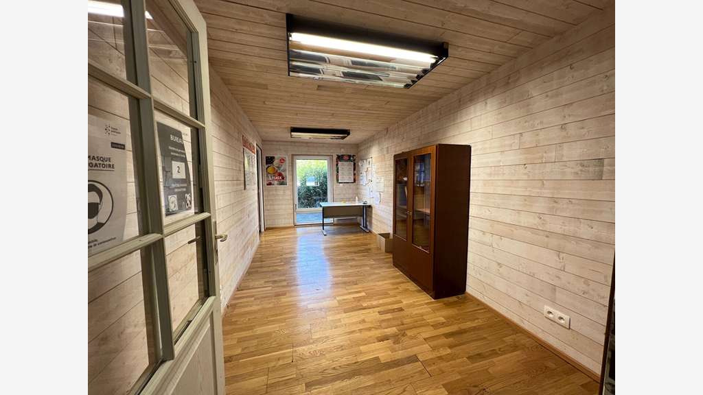 Loue local d'activité de 650m² à Chemille en Anjou