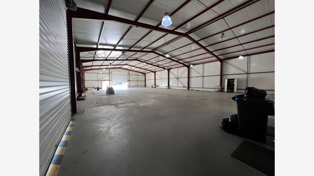 Loue local d'activité de 650m² à Chemille en Anjou