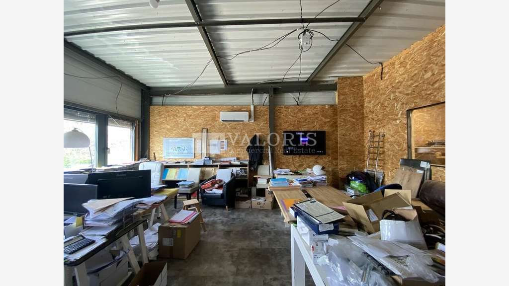 Local d'activité récent 346m² à louer à Limas