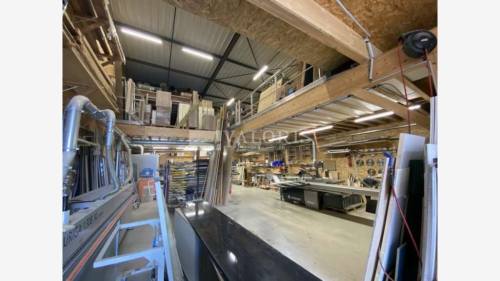 Local d'activité récent 346m² à louer à Limas