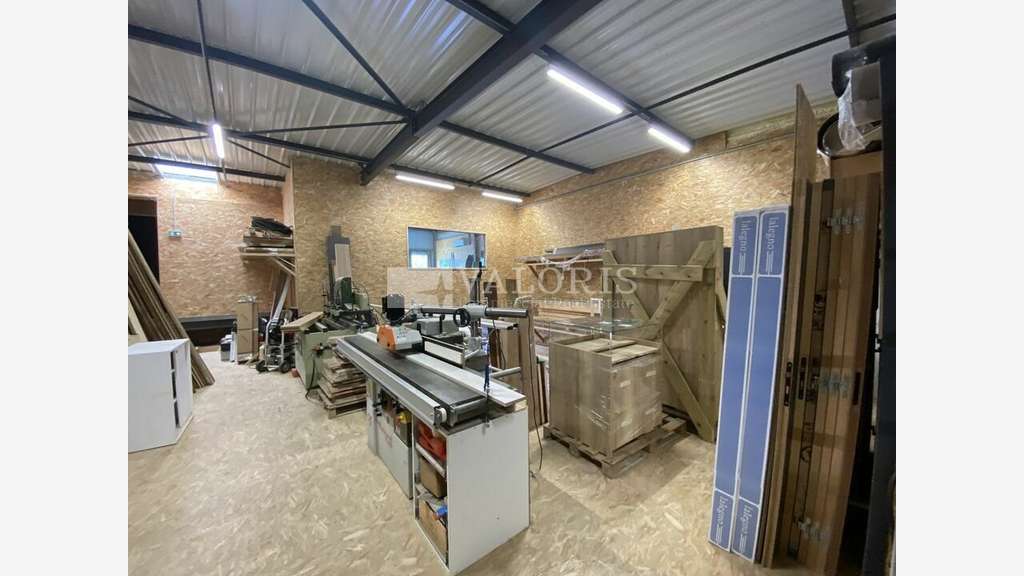Local d'activité récent 346m² à louer à Limas