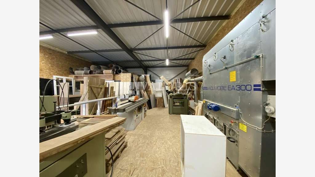 Local d'activité récent 346m² à louer à Limas