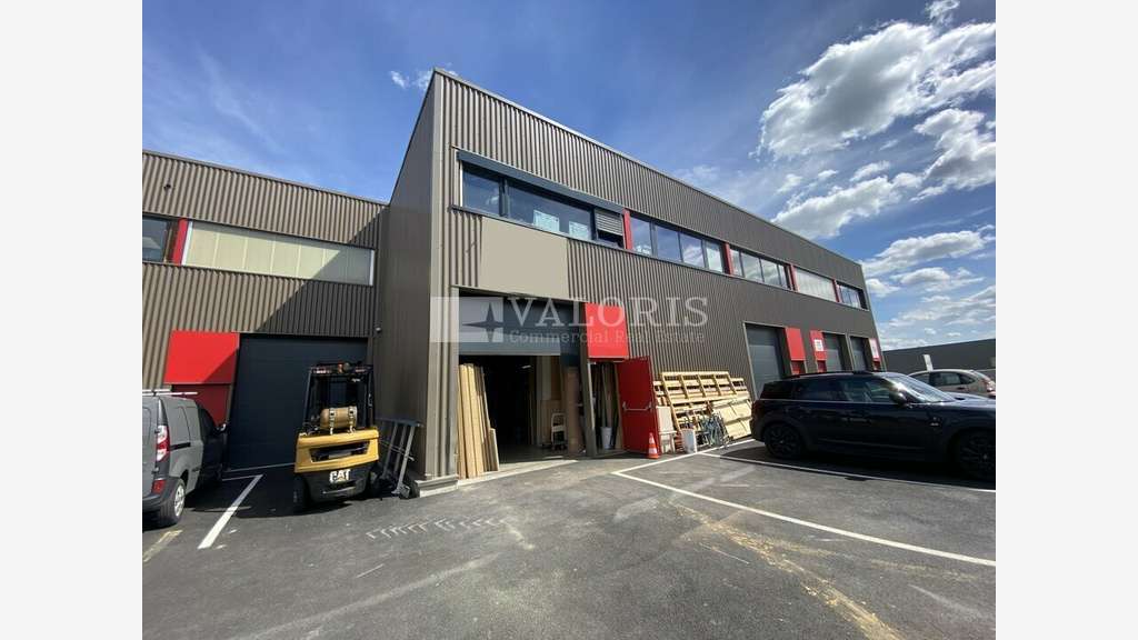 Local d'activité récent 346m² à louer à Limas