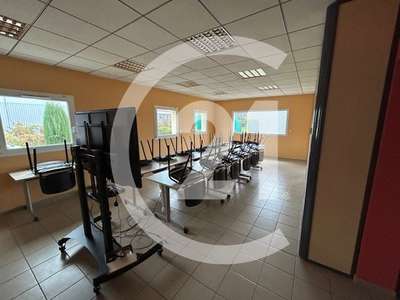 Location Locaux d'activités - Entrepôts à Chabeuil