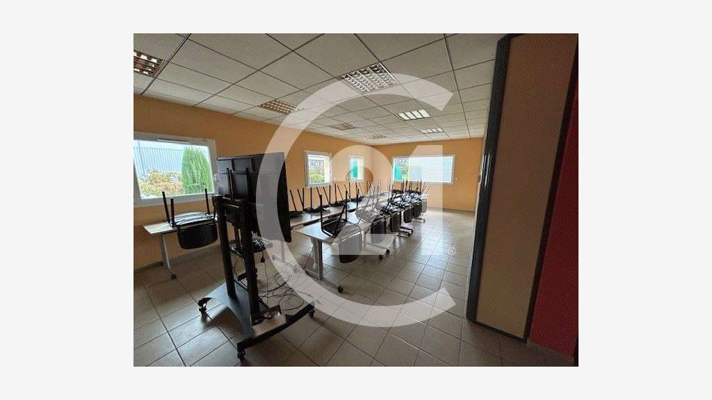 A louer local 76m² entre Chabeuil et Valence