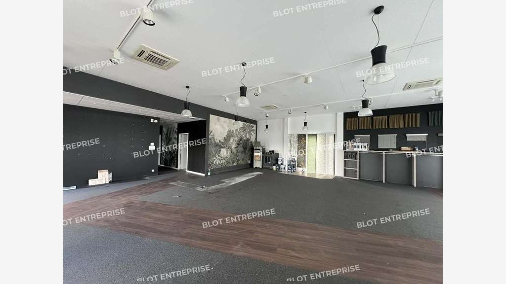 A louer local d'activités bureaux 500m² à Acigné
