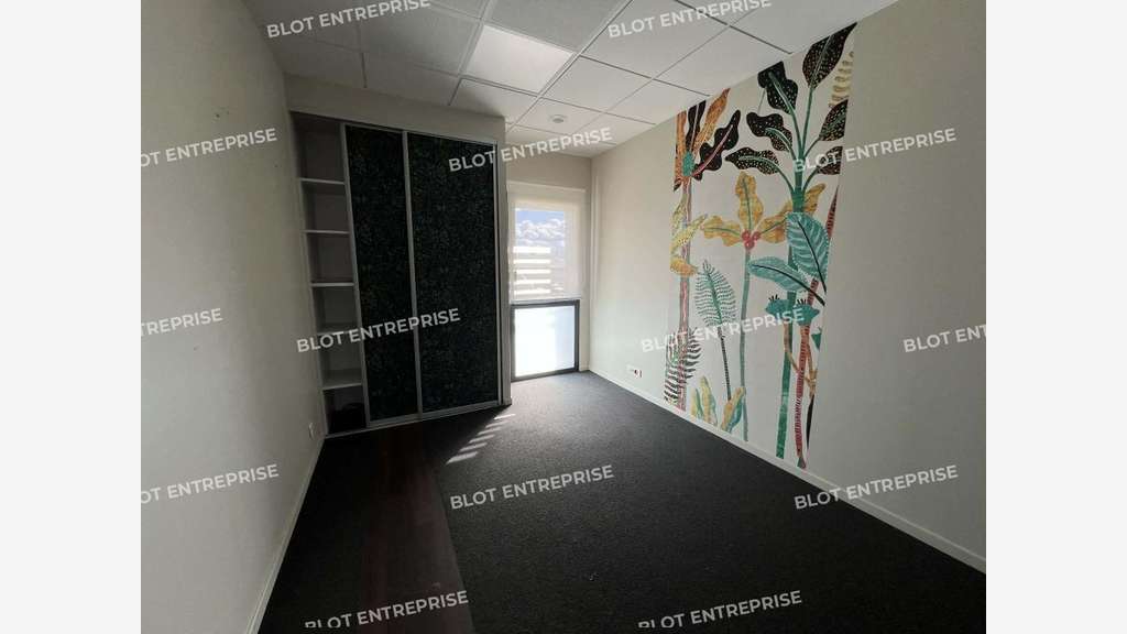 A louer local d'activités bureaux 500m² à Acigné