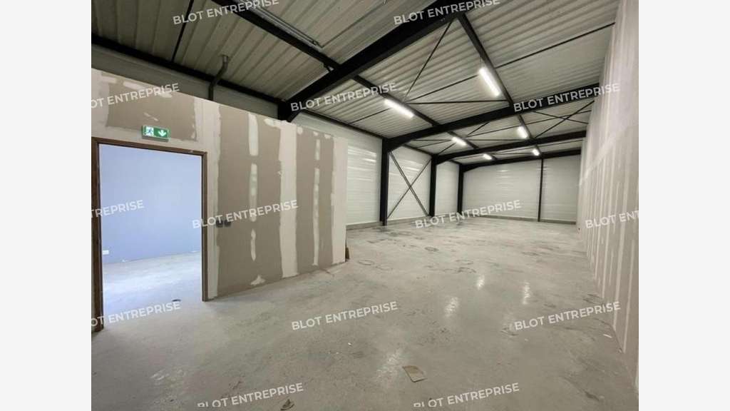 A louer local d'activités neuf de 160m² à Acigné