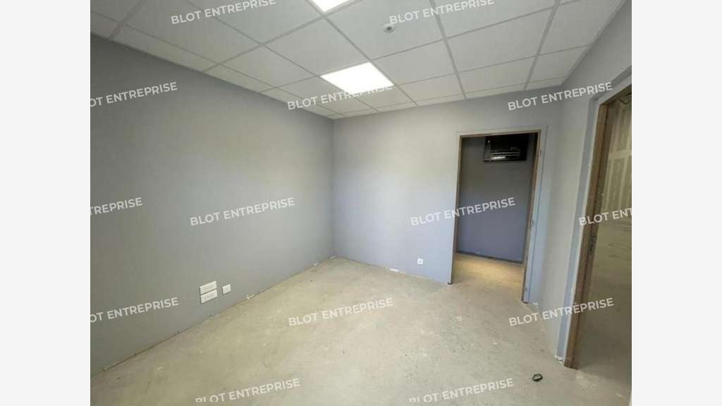 A louer local d'activités neuf de 160m² à Acigné