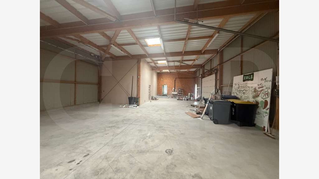 BÂTIMENT D’ACTIVITÉS INDÉPENDANT À LOUER – ACIGNÉ
