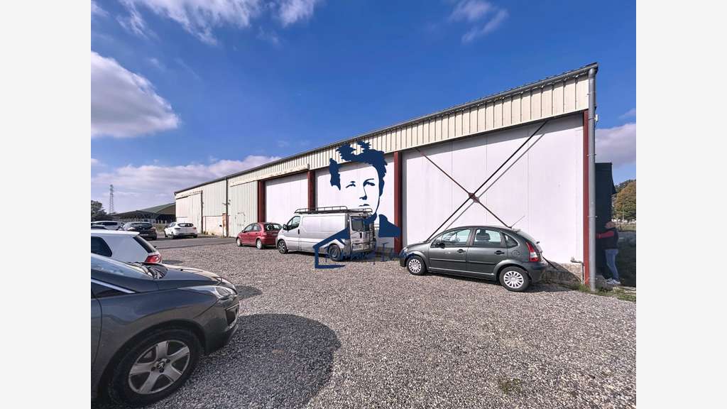 Bâtiment 330m² à louer bien placé à Acy-Romance