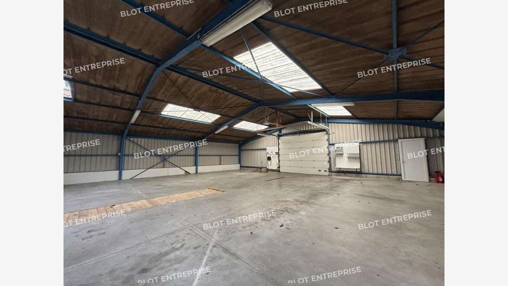 Loue locaux activités 308m² Aigrefeuille-sur-Maine
