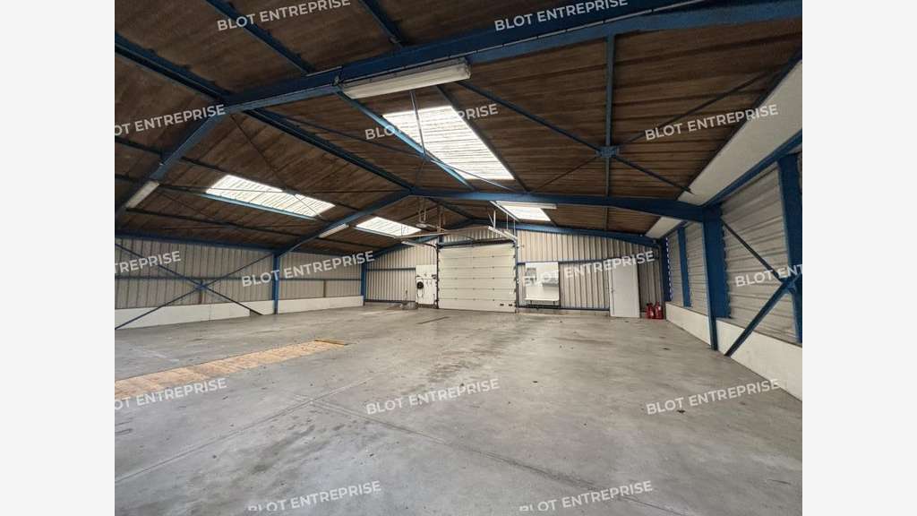 Loue locaux activités 308m² Aigrefeuille-sur-Maine