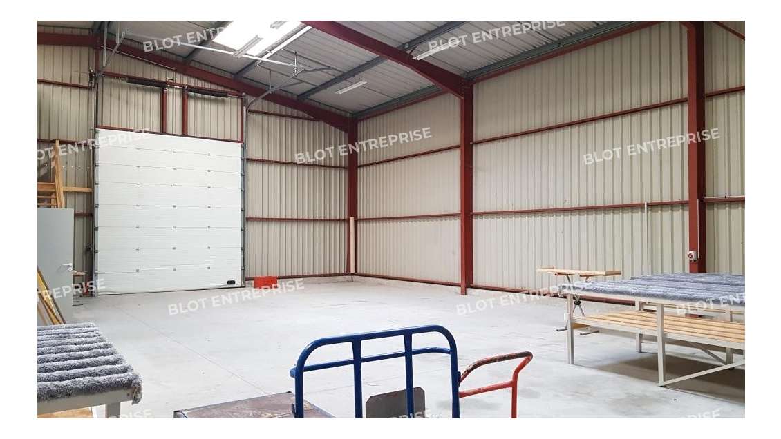 Loue locaux activités 308m² Aigrefeuille-sur-Maine