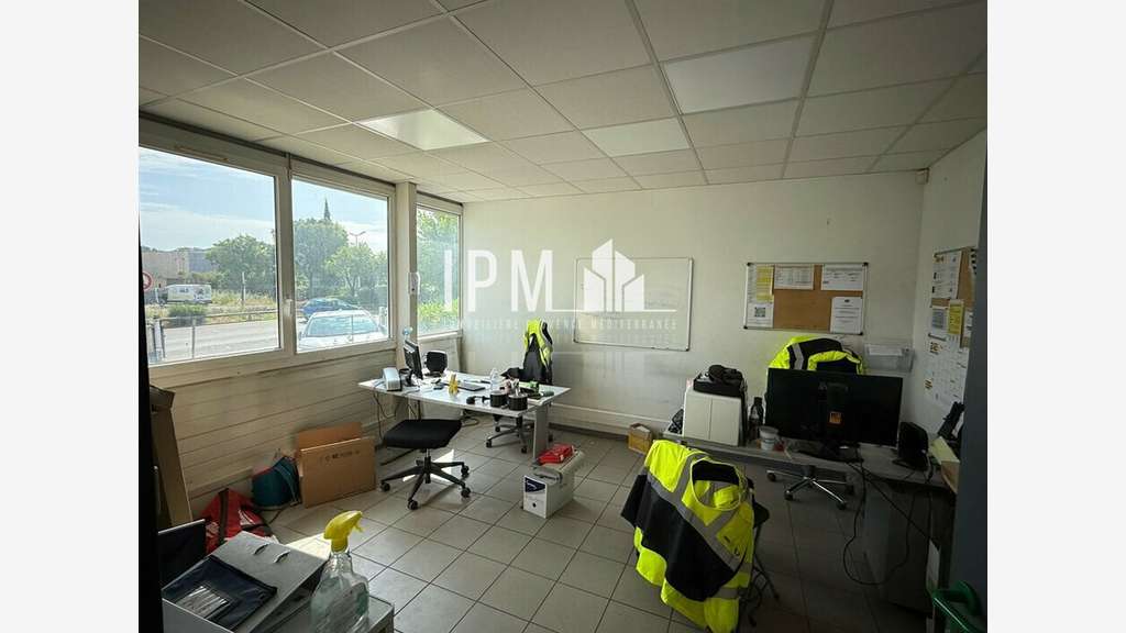 Local activités 1100m² Aix-en-Provence Les Milles