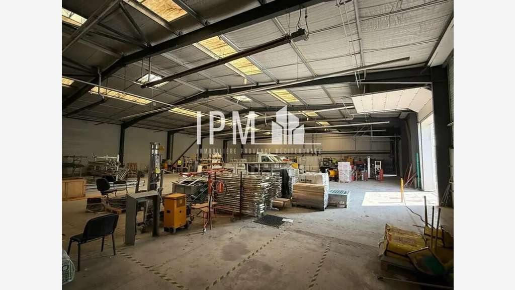 Local activités 1100m² Aix-en-Provence Les Milles