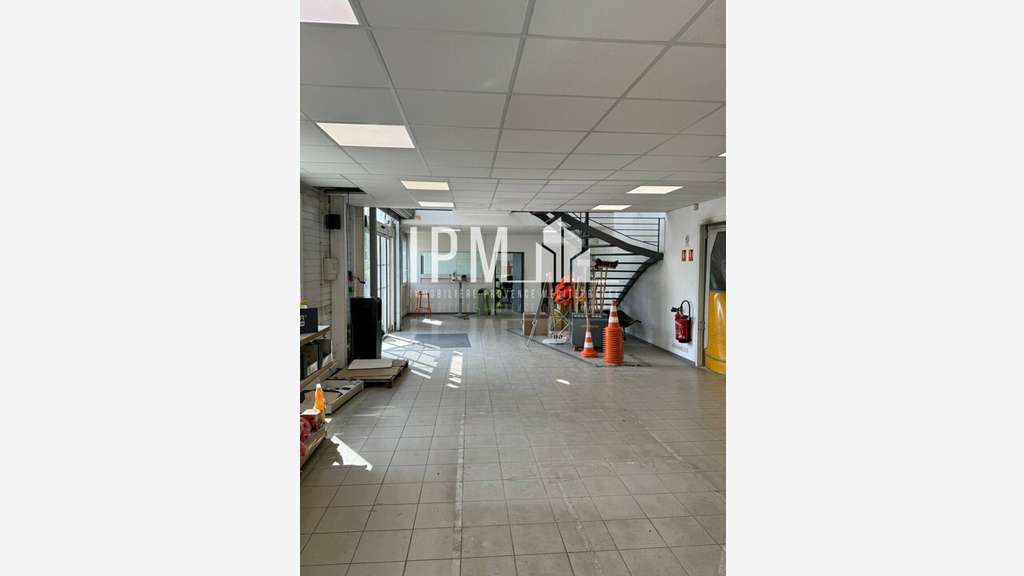 Local activités 1100m² Aix-en-Provence Les Milles