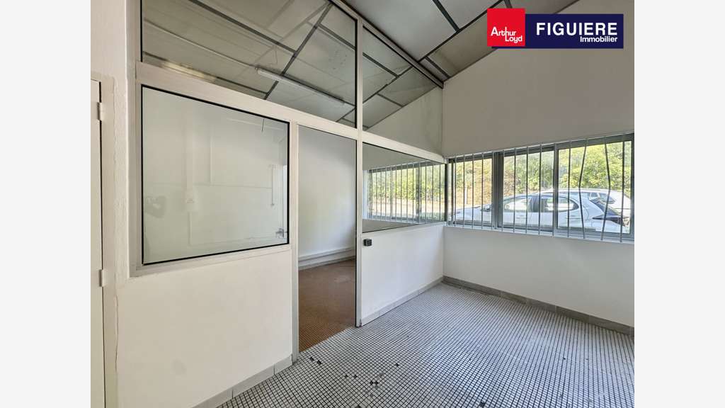 Local 170m² à louer sur la ZA Rodari à Luynes
