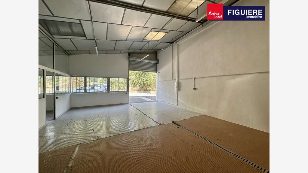 Local 170m² à louer sur la ZA Rodari à Luynes
