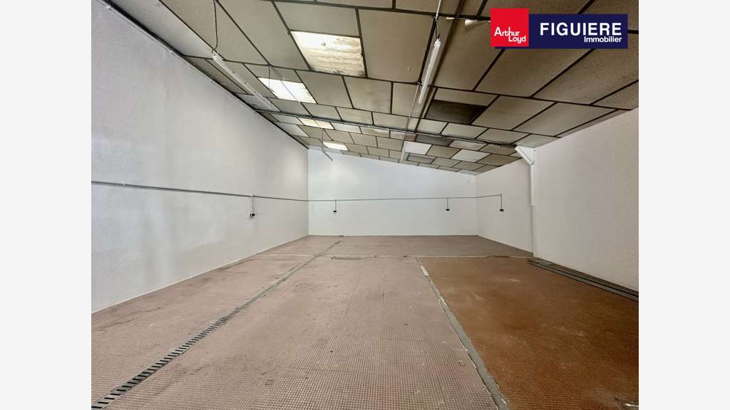 Local 170m² à louer sur la ZA Rodari à Luynes