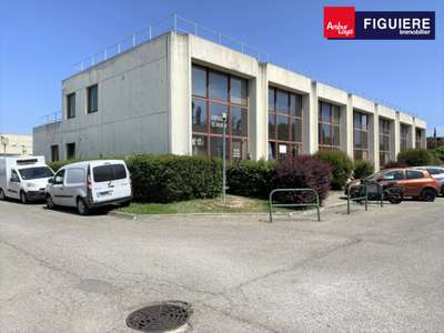 Location Locaux d'activités - Entrepôts à Aix-en-Provence