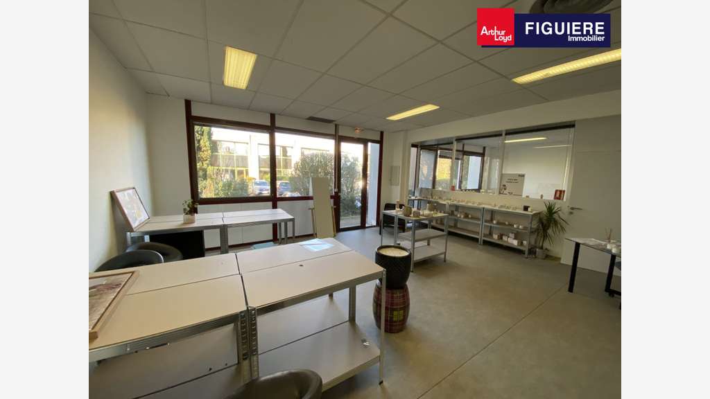 Locaux mixtes à louer sur Tech Indus à Aix-en-Prov