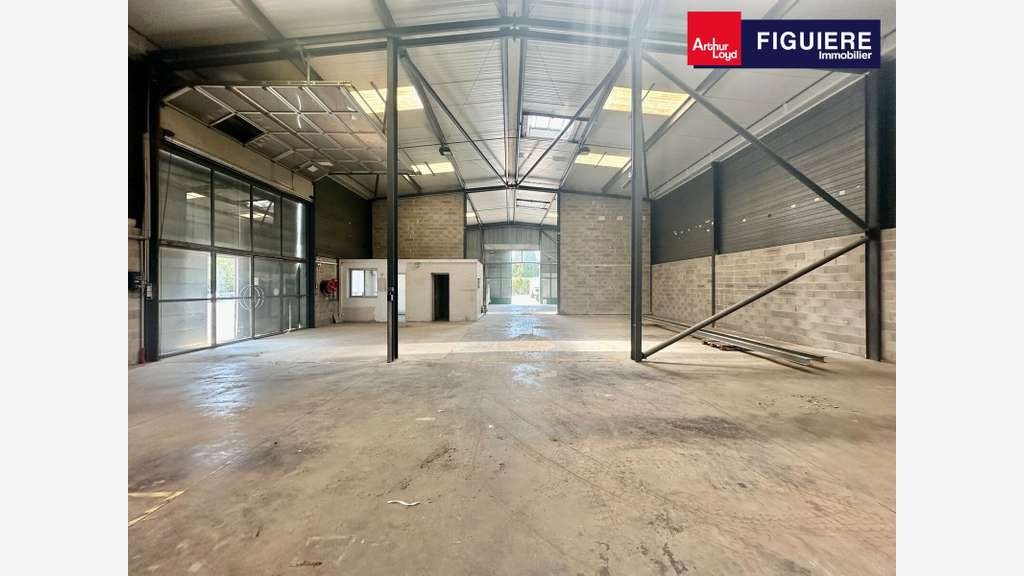 Loue bâtiment d'activités de 450m² à Aix en Pce