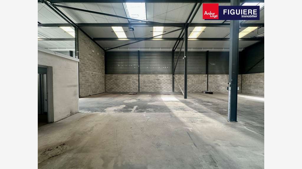 Loue bâtiment d'activités de 450m² à Aix en Pce
