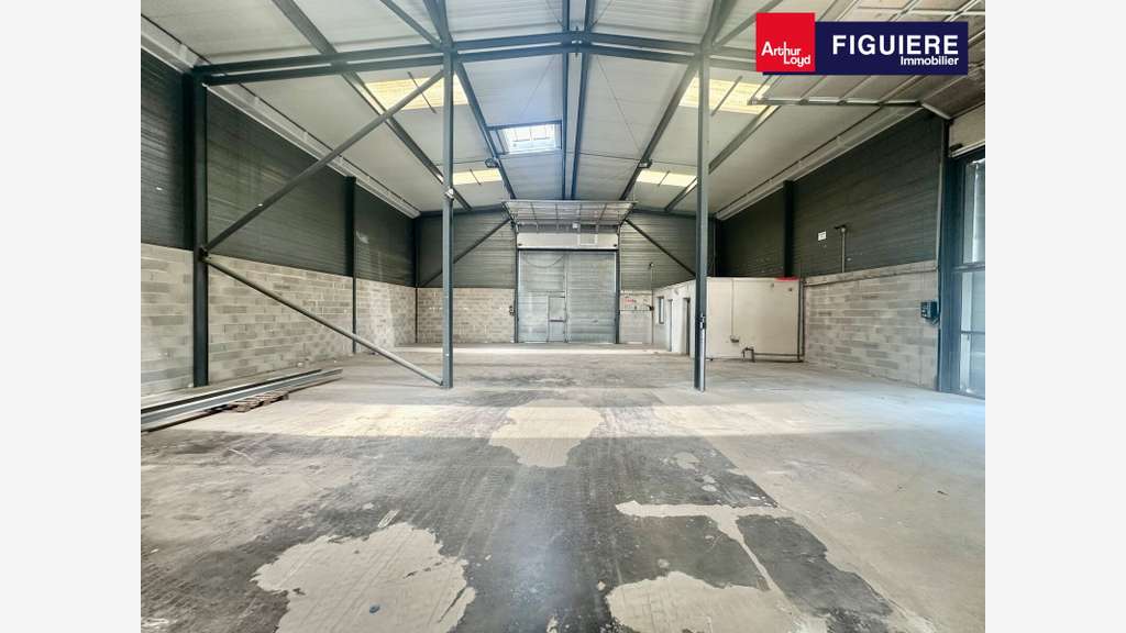 Loue bâtiment d'activités de 450m² à Aix en Pce