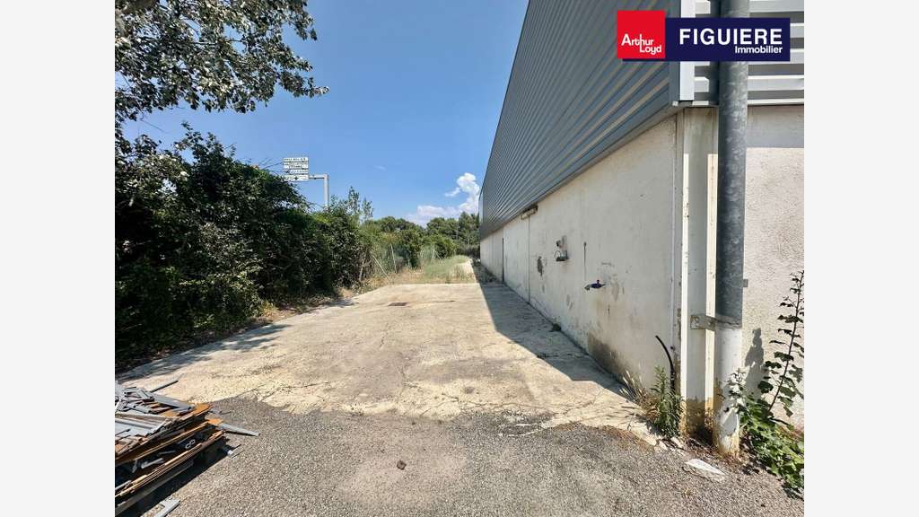 Loue bâtiment d'activités de 450m² à Aix en Pce