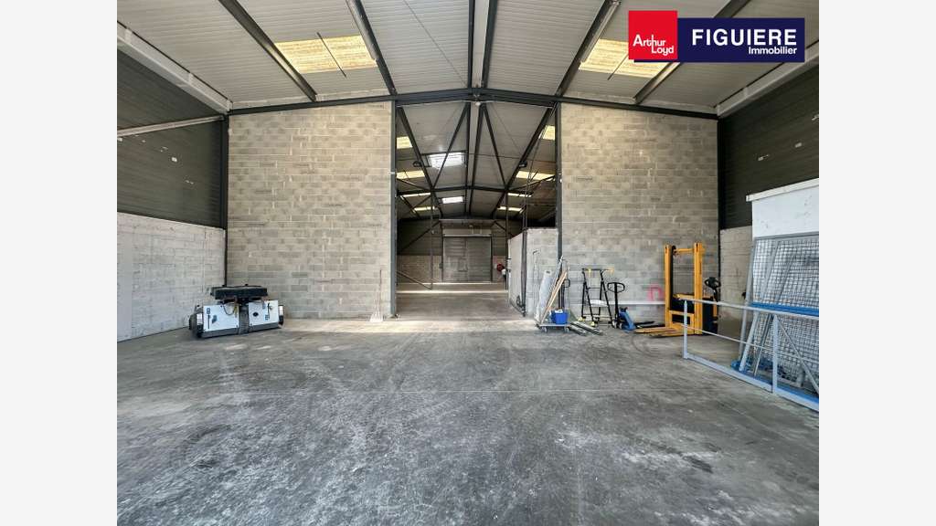 Loue bâtiment d'activités de 450m² à Aix en Pce