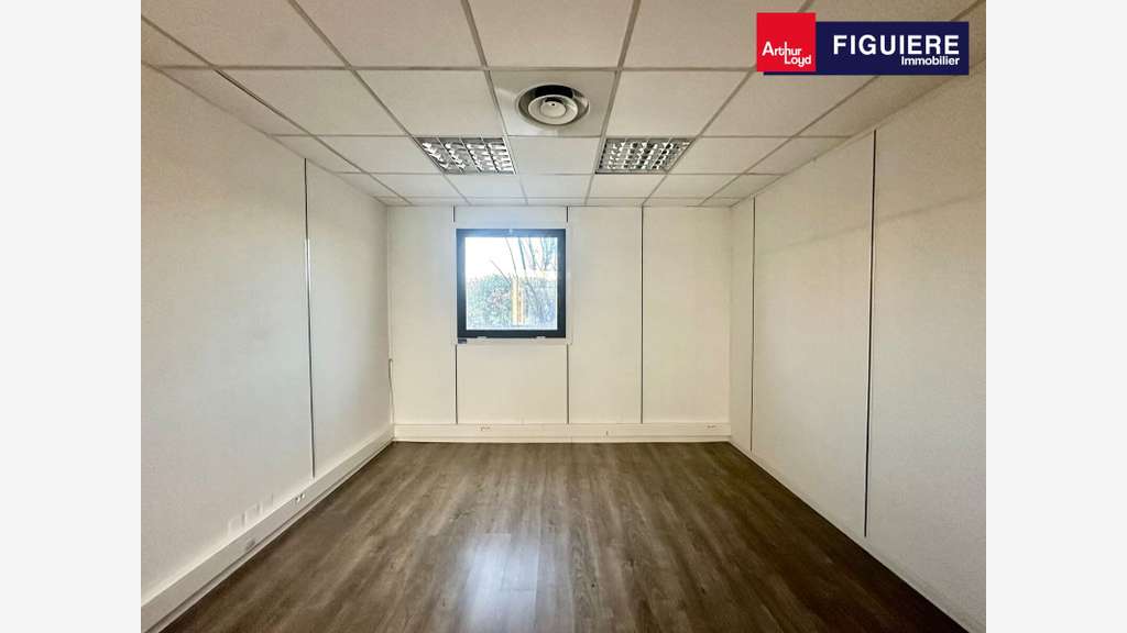 Immeuble bureaux de plain pied à louer à Aix