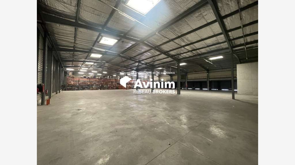 Entrepôt de qualité 2400m² à louer Aix-Les-Milles