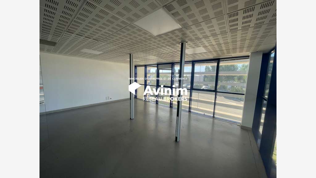 Entrepôt de qualité 2400m² à louer Aix-Les-Milles