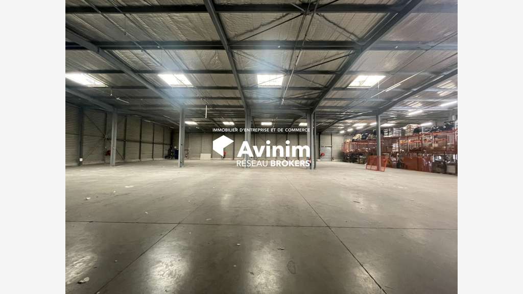 Entrepôt de qualité 2400m² à louer Aix-Les-Milles