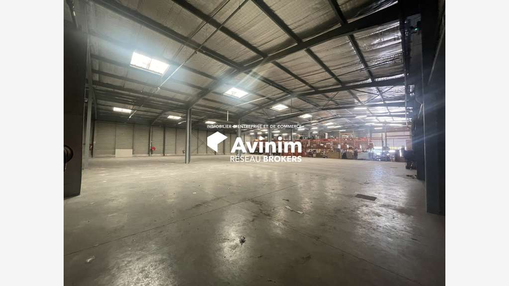 Entrepôt de qualité 2400m² à louer Aix-Les-Milles