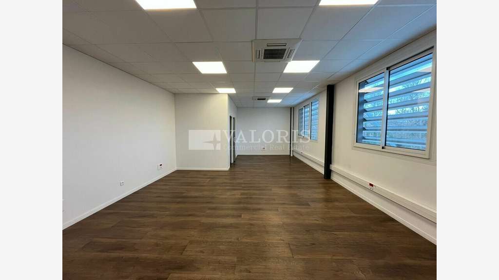 A louer locaux à partir de 580m² Aix-en-Provence 